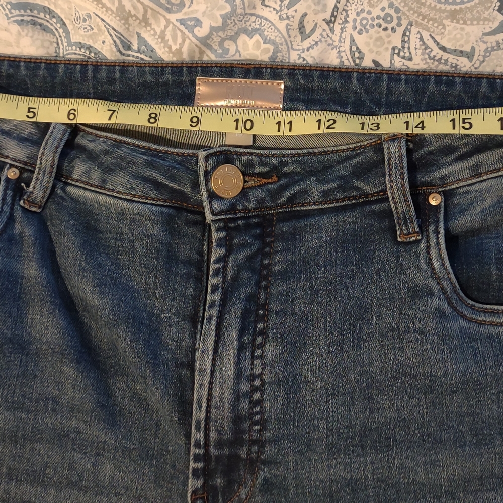 Kut from the Kloth High-Rise Wide Leg Jeans in Medium Blue Denim - Picture 5 of 7